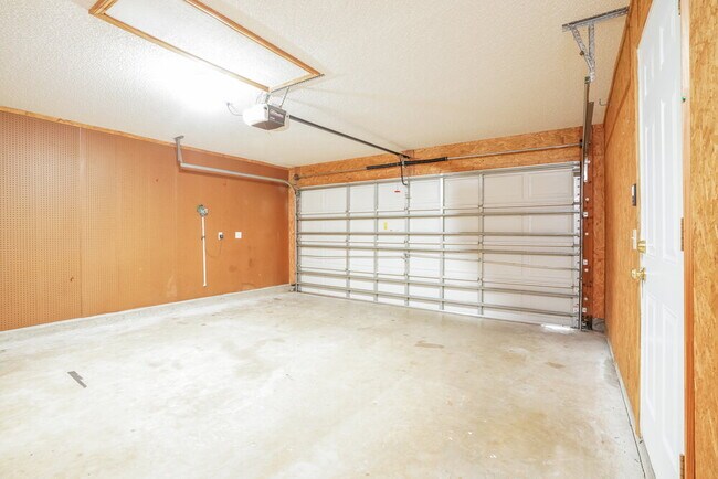 Building Photo - 3211 Woodglen Dr