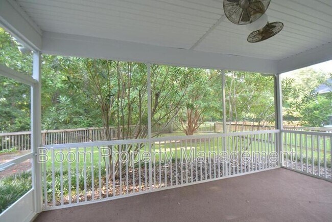 Building Photo - 8566 Royal Palm Ln