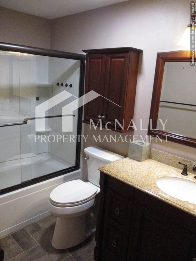 Building Photo - Charming 3-Bedroom Rambler with Spacious Backyard