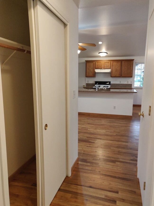 Building Photo - 2x2 duplex with a fenced yard, single-car ...