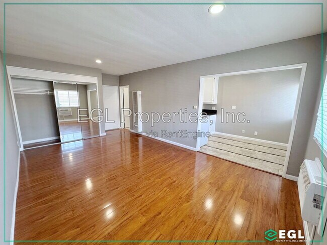 Building Photo - 1555 N Bronson Ave
