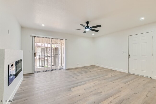 Building Photo - 4330 Sandy River Dr