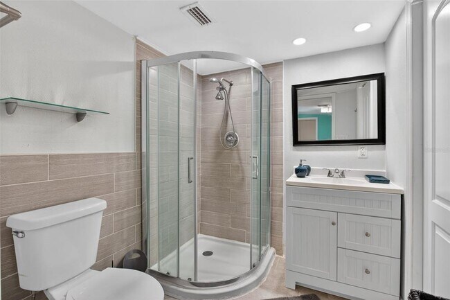 Building Photo - 3214 Huntington Rd