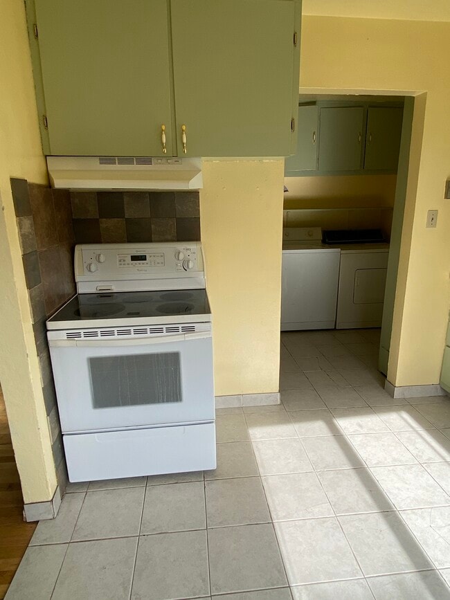 Building Photo - 4813 S Pine St