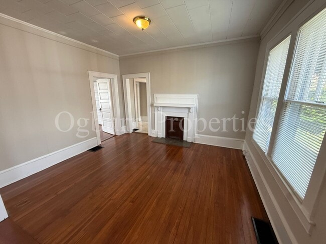 Building Photo - 113 E Sprague St