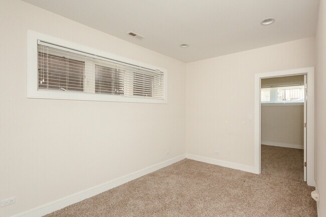 Building Photo - 3508 N Sacramento Ave