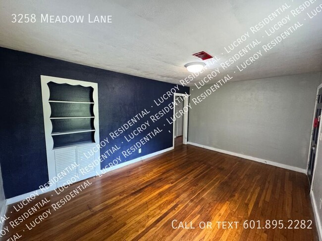 Building Photo - 3258 Meadow Ln
