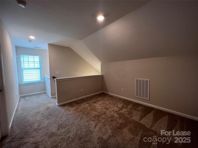 Building Photo - 108 Keats Aly