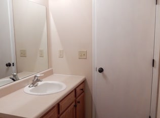 Building Photo - 1112 S Clifton Ave