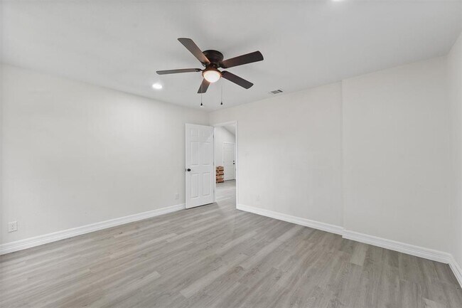 Building Photo - 1615 Hiller St