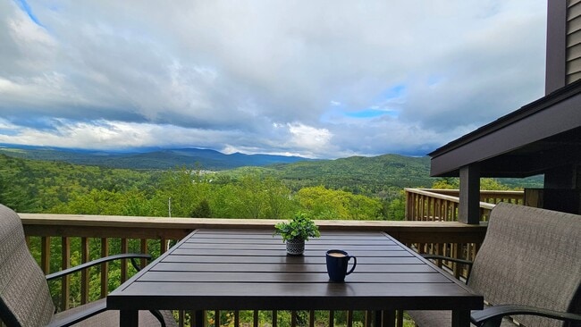 Building Photo - FURNISHED WINTER SEASONAL - 3 bedroom with Stunning Views, 6 mo lease - $2675/mo