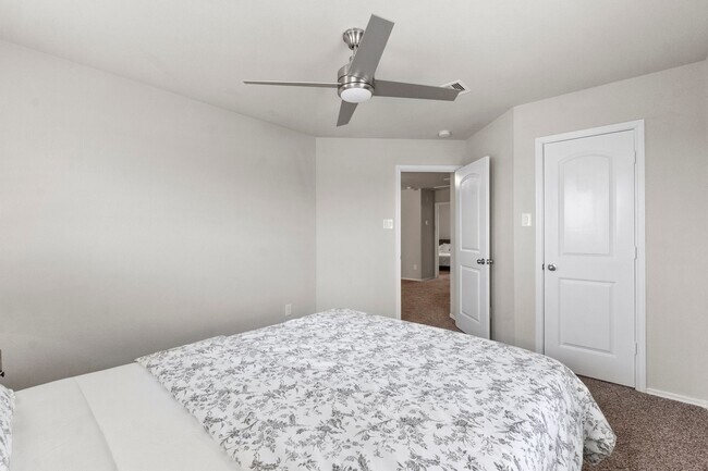 Building Photo - 18101 Woodpecker Trl