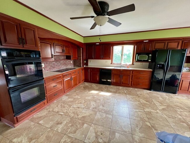 Building Photo - 353 Auriesville Rd