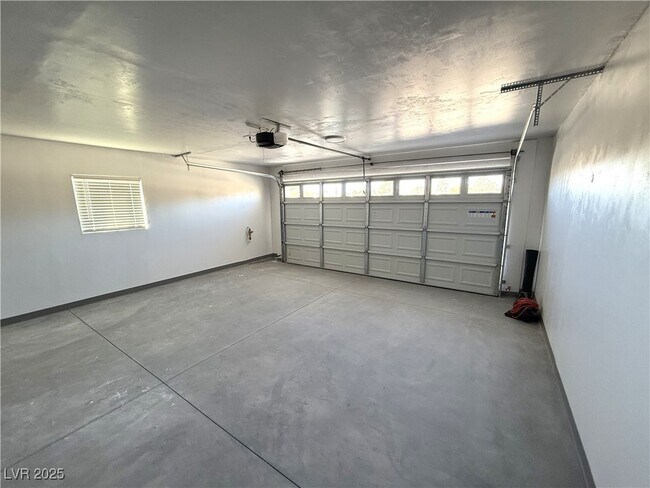 Building Photo - 3924 Mount Charleston Dr
