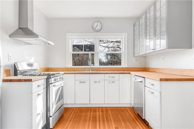 Building Photo - 9 Linden Ave