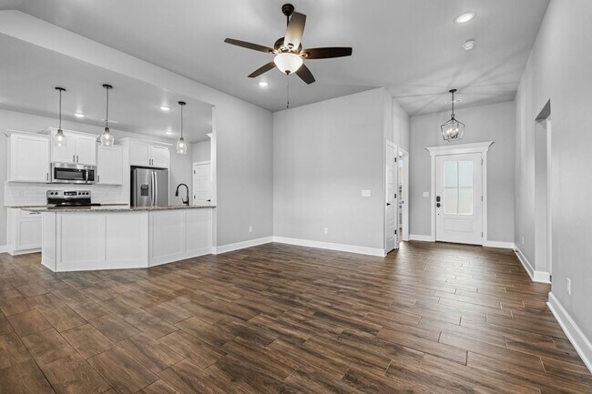 Building Photo - Spacious 4-Bedroom Home with Open Layout, ...