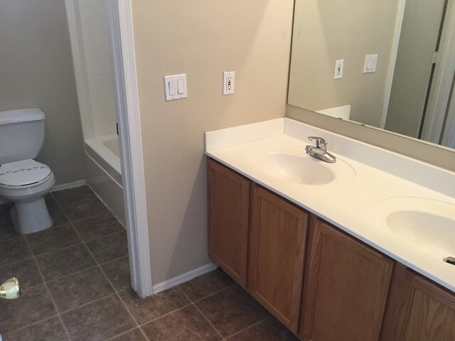 Building Photo - 8644 W Kathleen Rd