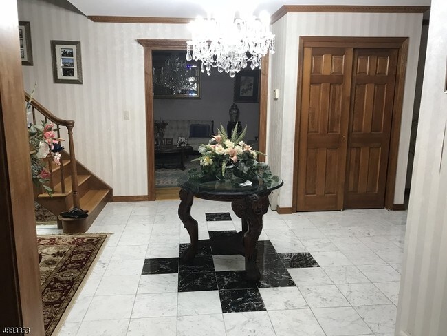 Building Photo - 5 New Castle Ct