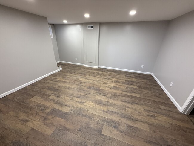 Building Photo - 3250 3rd Ave S