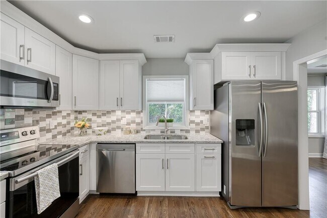 Building Photo - 2997 Whispering Hills Ct