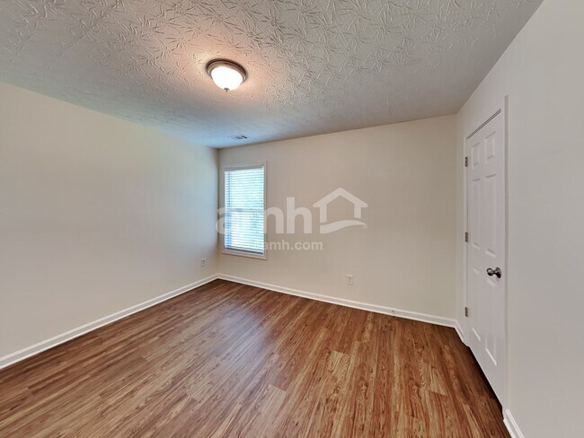 Building Photo - 908 Gardenia Curve