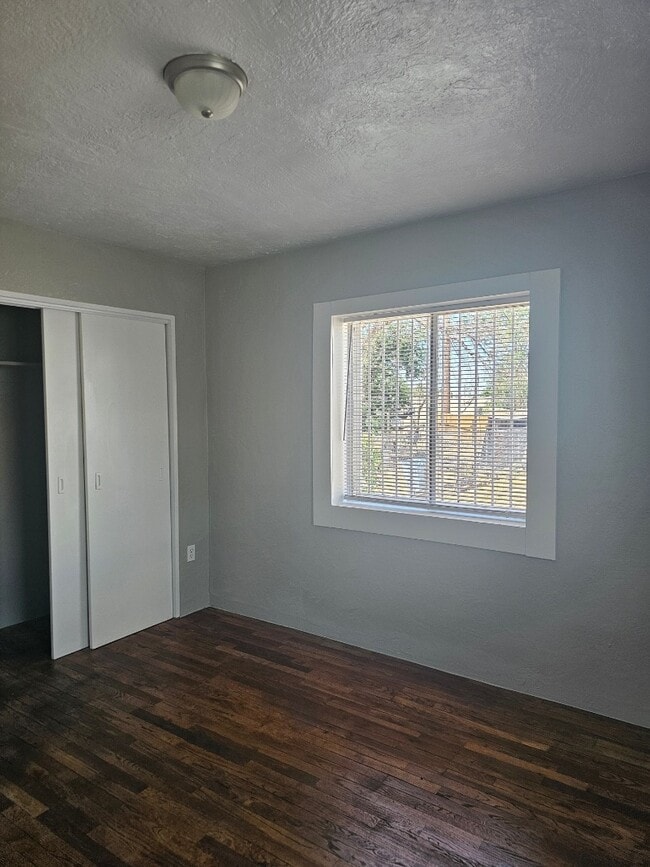 Building Photo - 505 Florida St SE