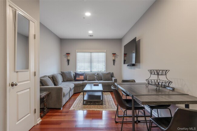 Building Photo - 330 Maple Ave