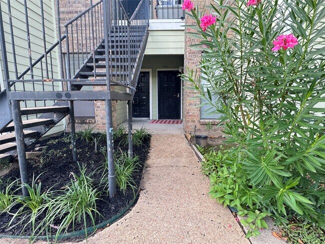 Building Photo - 6602 Harbor Town Dr