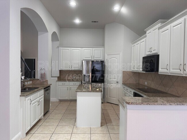 Building Photo - 2610 Meadow Ridge Dr