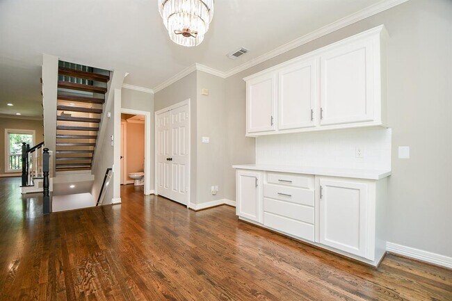 Building Photo - 1807 Elmen St