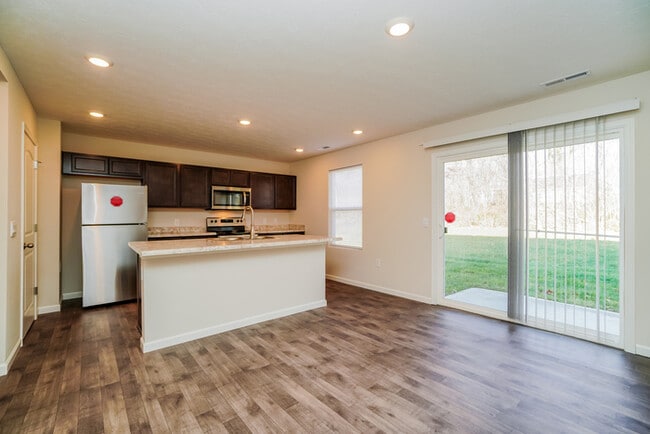 Building Photo - 2233 Woodson Dr
