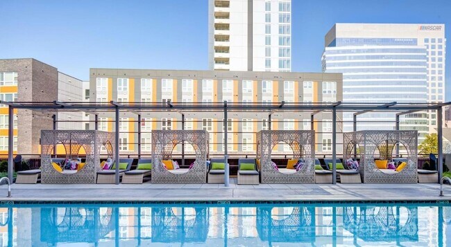 Building Photo - 650 E Brooklyn Vlg Ave