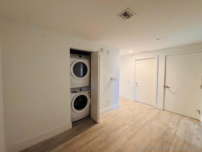 Building Photo - 16385 Biscayne Blvd