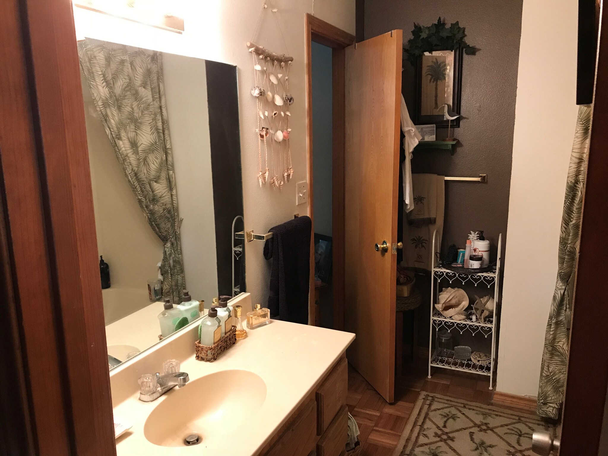 Bathroom 1 - 505 palm valley cir
