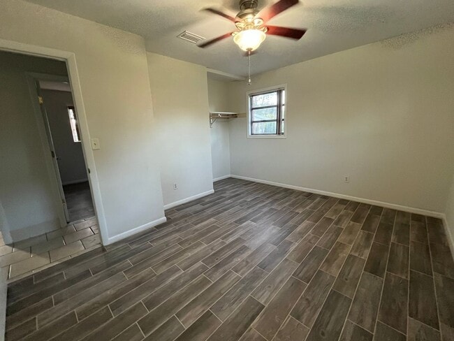 Building Photo - Charming 5-Bedroom Brick Home on Spacious ...
