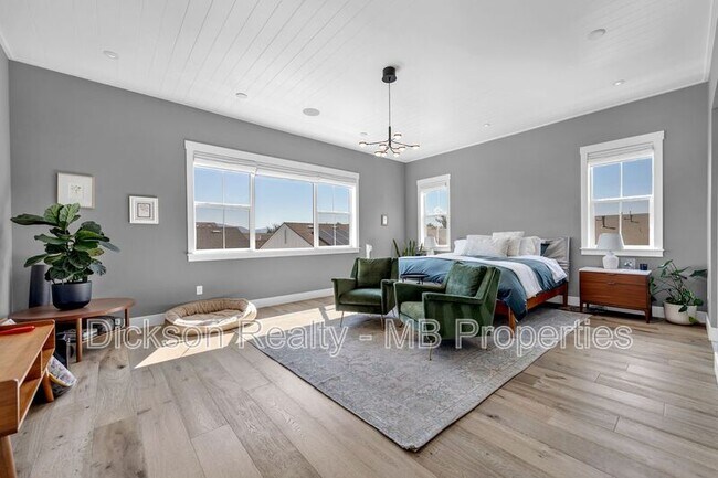 Building Photo - 6120 Triple Crown Dr