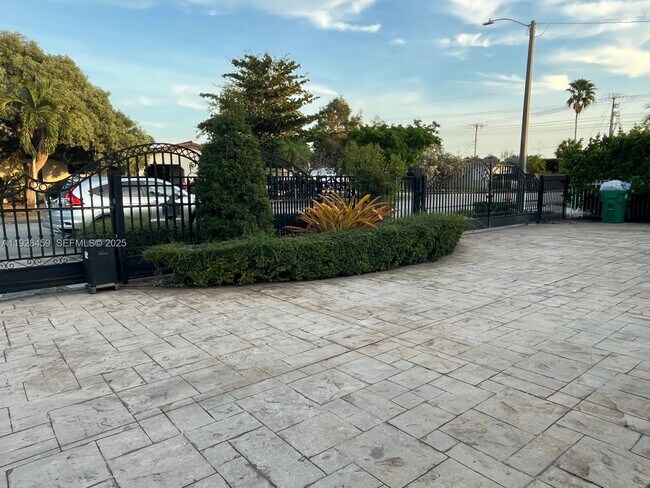 Building Photo - 3520 SW 104th Ave