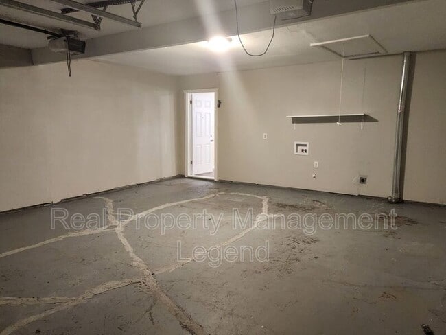 Building Photo - 7009 Corona Dr