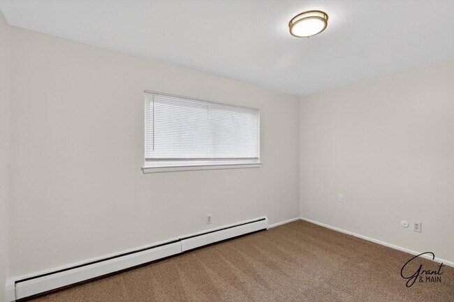 Building Photo - 22330 W Warren Ave