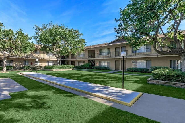 Building Photo - Unit 24 - RENT SPECIAL! Upgraded Ground-Floor 1 Bed, 1 Bath Apartment Home