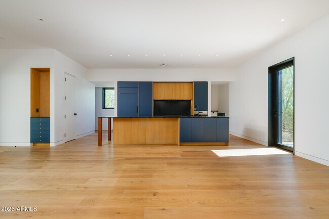 Building Photo - 1740 E Ocotillo Rd
