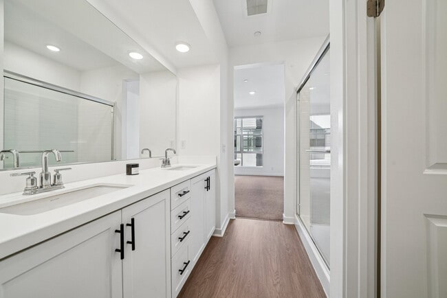 Building Photo - 11048 Luminate Dr