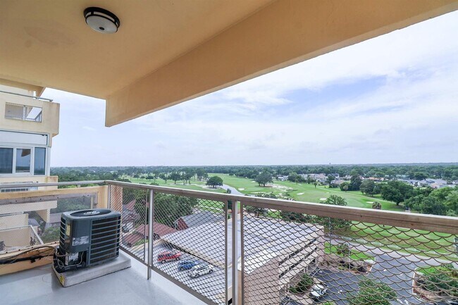 Building Photo - 825 Bayshore Dr