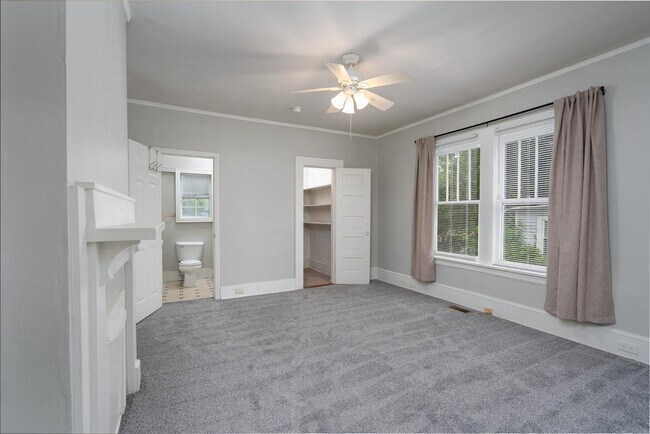 Building Photo - 1710 S Tryon St