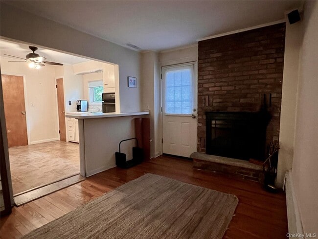 Building Photo - 863 Wolcott Ave