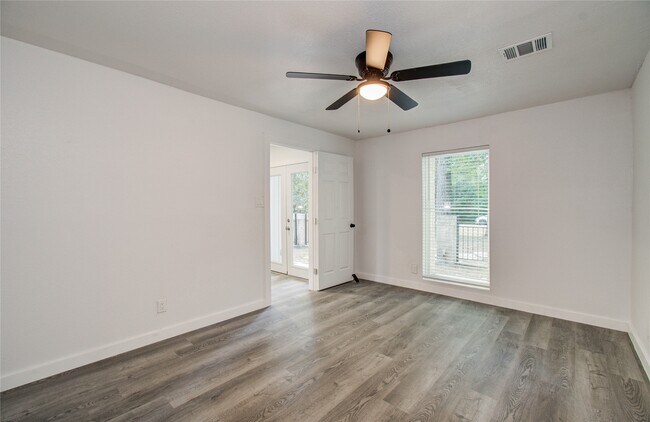 Building Photo - 619 River Plantation Dr