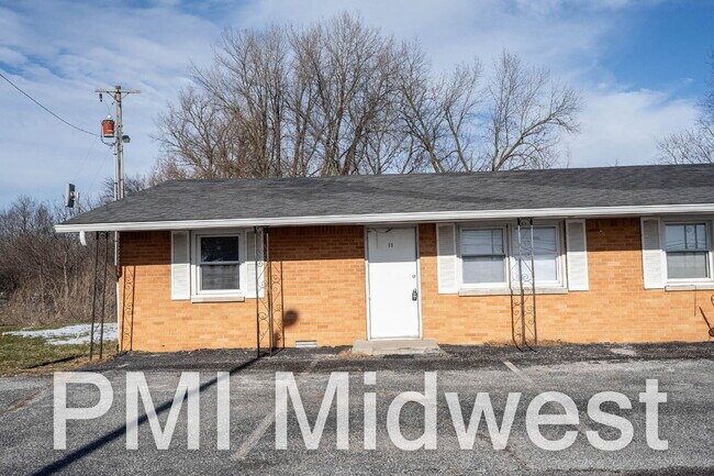 Building Photo - "Charming 2-Bedroom Retreat with 800 Sq. Ft. of Comfort in New Palestine!"