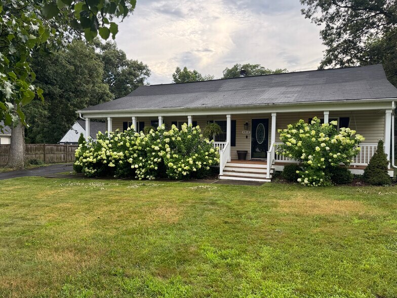 Primary Photo - 4912 Virginia St