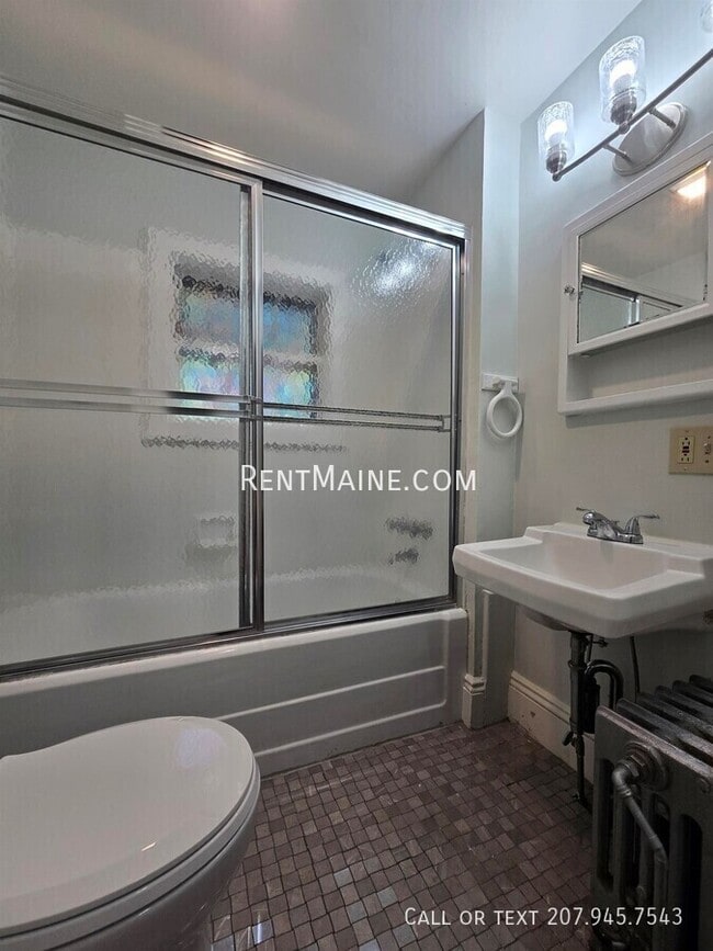 Building Photo - 113 Winthrop St