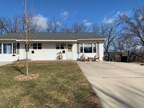 Building Photo - 401 Spring St